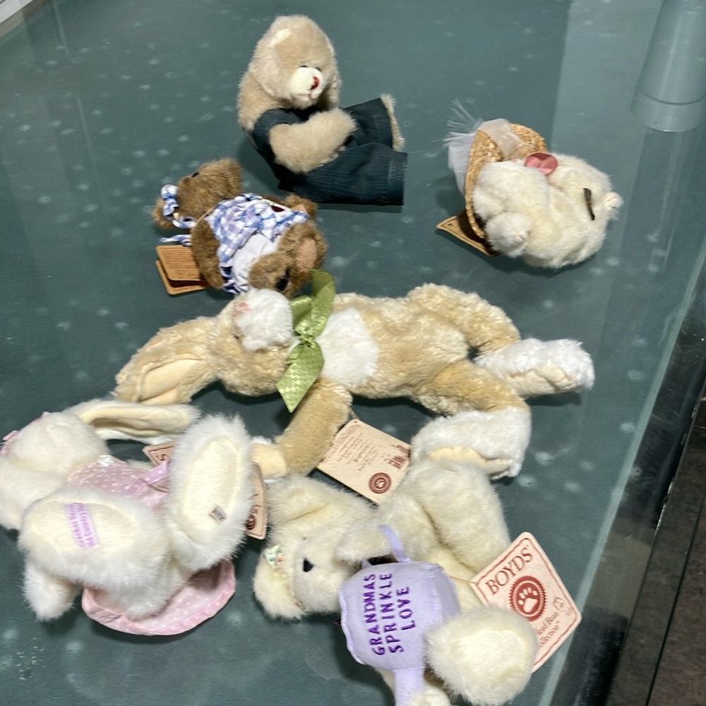 Six toys Boyds bears and friends